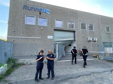 runner fagnano olona|La rapina da film: il camion usato come ariete e auto rubate per ...